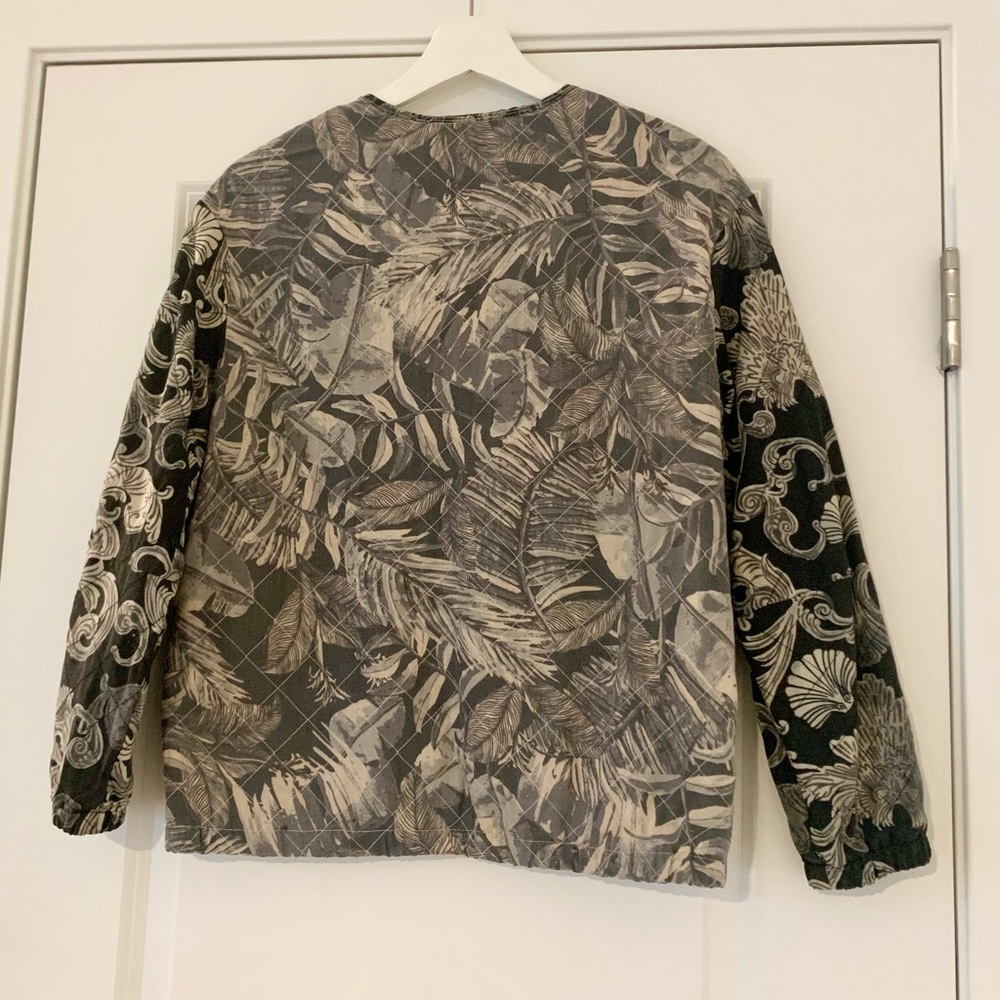MOVING SALE | Women’s H&M Tropical Print Festival Jacket, Size 6 - Picture 4 of 5